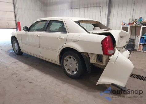 2006 Chrysler 300 Touring z USA, uszkodzony, nr VIN 2C3KA53G66H187992